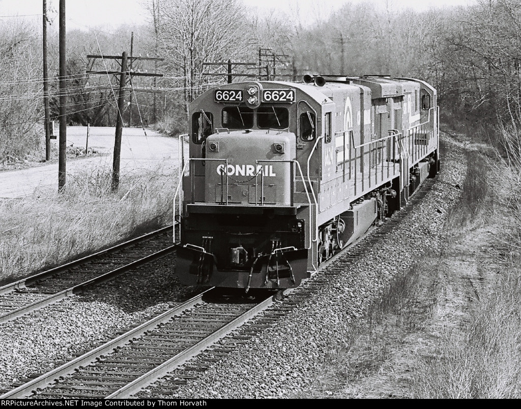 CR 6624 leads OIPI west at the Lehigh Line's MP 64